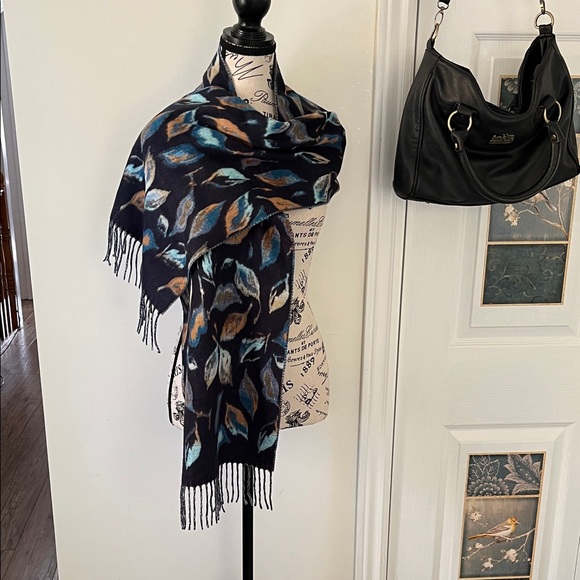 Elegant Multicolor Leaf Pattern Scarf - Picture 1 of 6